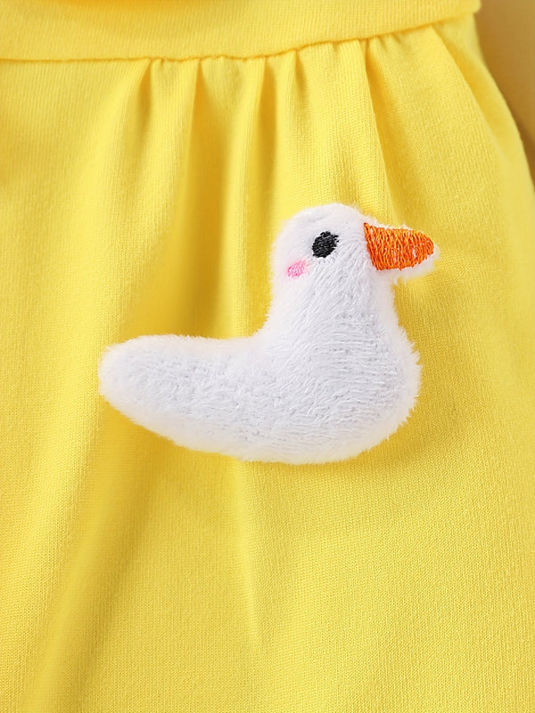 2pcs Girls' Button-Up Romper with Ruffle Trim 2-in-1 Look.