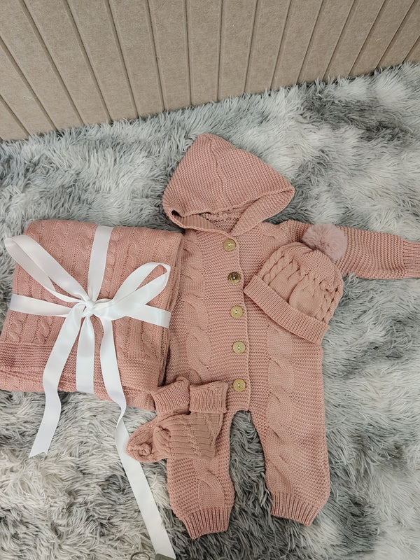 Gift for Newborns: a Warm Knitted Outfit for Winter.