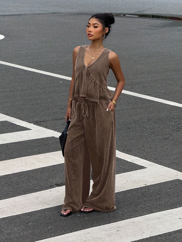 Women’s Two-piece Set Featuring a V-neck Top and Comfortable Wide-leg Pants.