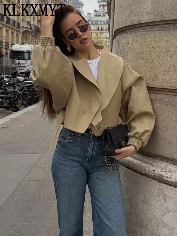 Spring Women's Jacket Fashion Bat Sleeves Elegant Short Jackets.