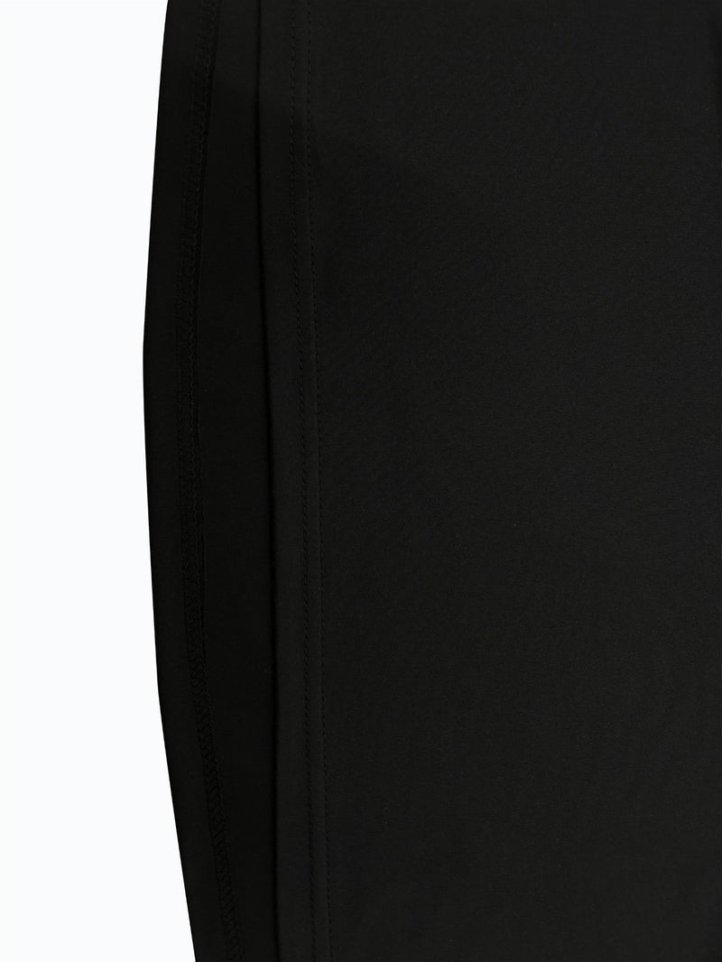 Women's Outfit Featuring a White Round-Neck Short-Sleeve T-Shirt.