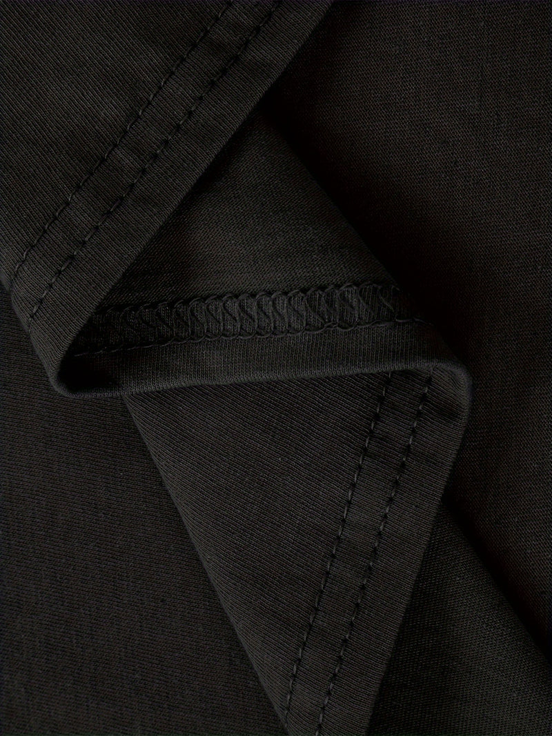 Women’s Cute Black Cat Eating Ramen Anime Print T-Shirt.