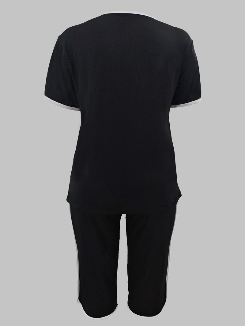 Women's Heart Print White Tie-Front Round Neck Short Sleeve T-Shirt and 7/8 Pants.