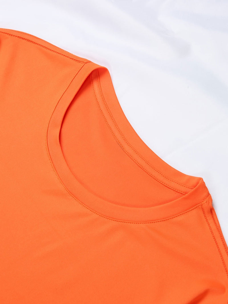 Two-piece set short-sleeved T-shirt and short leggings.