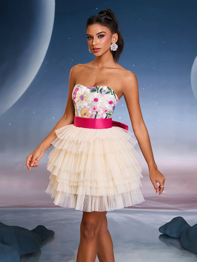 Women's Elegant Strapless Formal gown.