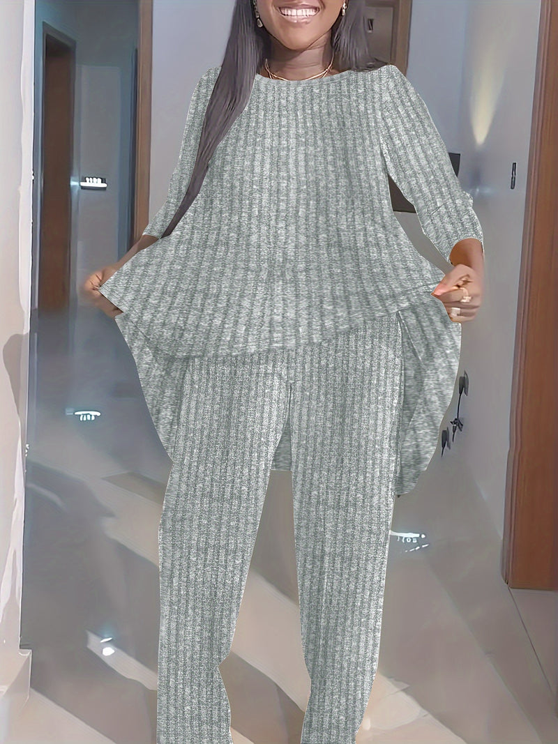 Women's Plus Size Fashion Round Neck Two-Piece Outfit.