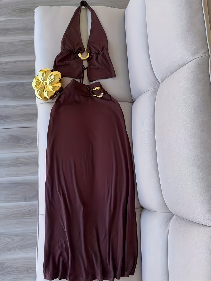 A Stylish And Sophisticated Set Featuring a Backless Halter Neck.