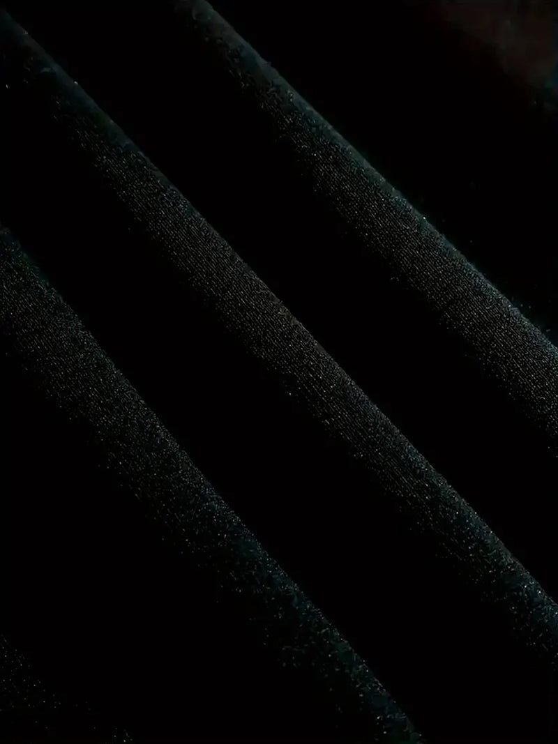 A Two-Piece Set for Women, Essential for Autumn And Winter.