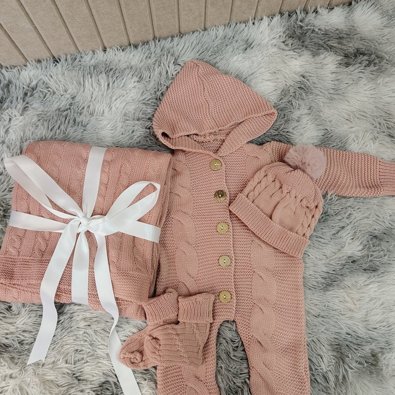Gift for Newborns: a Warm Knitted Outfit for Winter.