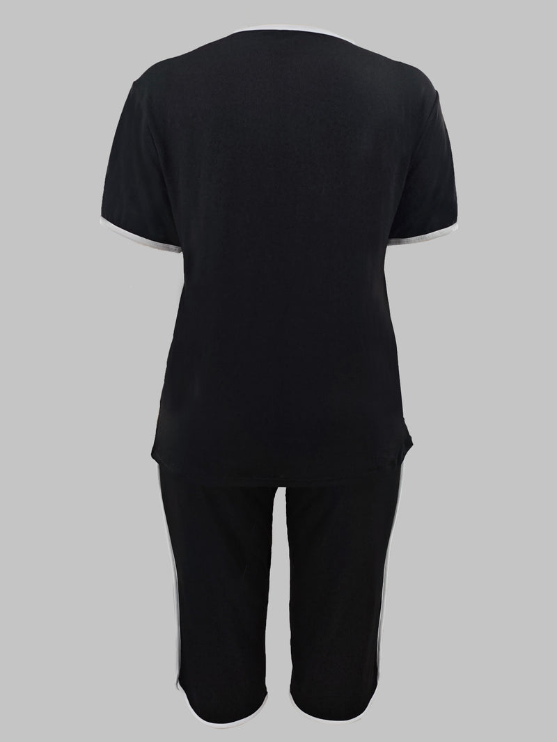 Women's Heart Print White Tie-Front Round Neck Short Sleeve T-Shirt and 7/8 Pants.