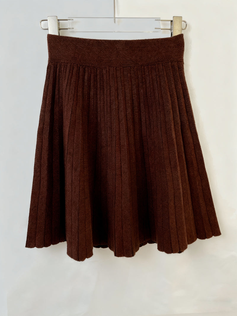 Cute And Playful High-Waisted Pleated Solid Color Mini Skirt.