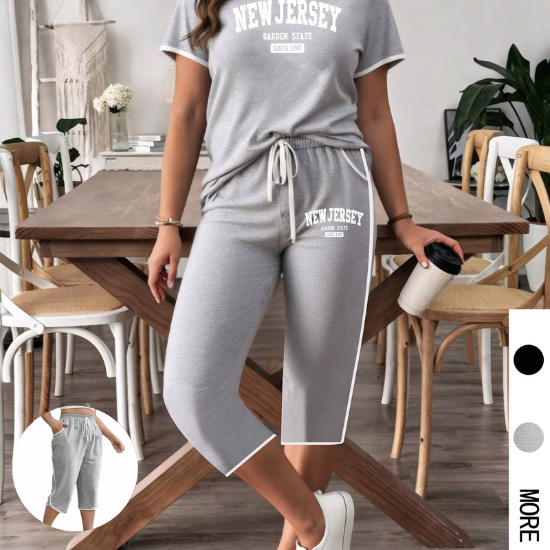 Women's Outfit Featuring a White Round-Neck Short-Sleeve T-Shirt.