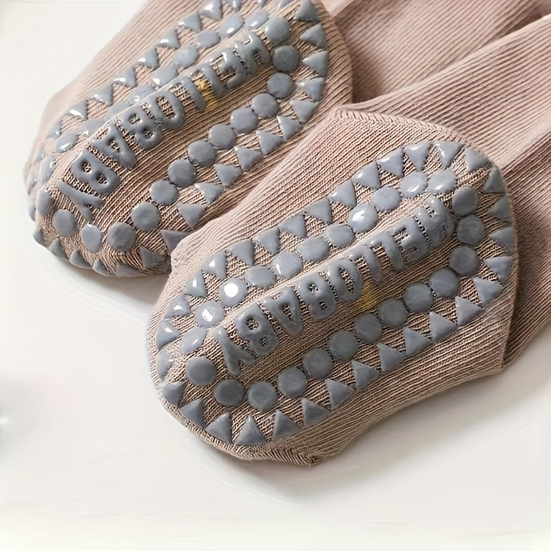 A Pair of Mid-Length Socks with Knee, Featuring Non-Slip And Collision-Resistant Designs.