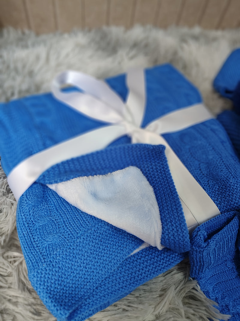 Gift for Newborns: a Warm Knitted Outfit for Winter.