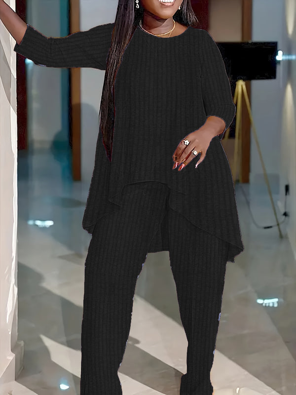 Women's Plus Size Fashion Round Neck Two-Piece Outfit.