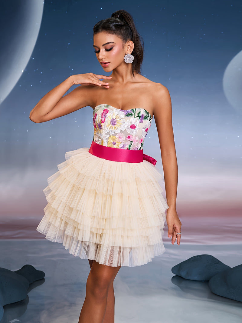 Women's Elegant Strapless Formal gown.