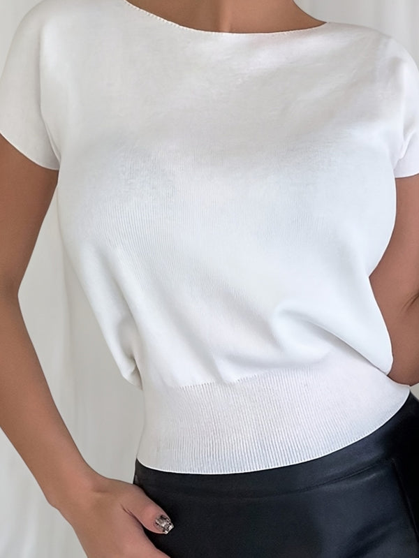 A Summer Women's Solid Color Fitted Short-Sleeve Top.