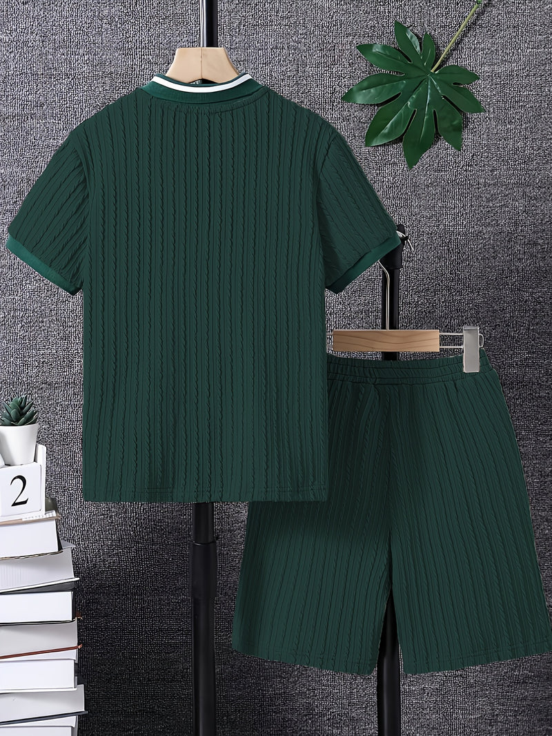 Men'S Casual Fashion Set Featuring a Top And Shorts.