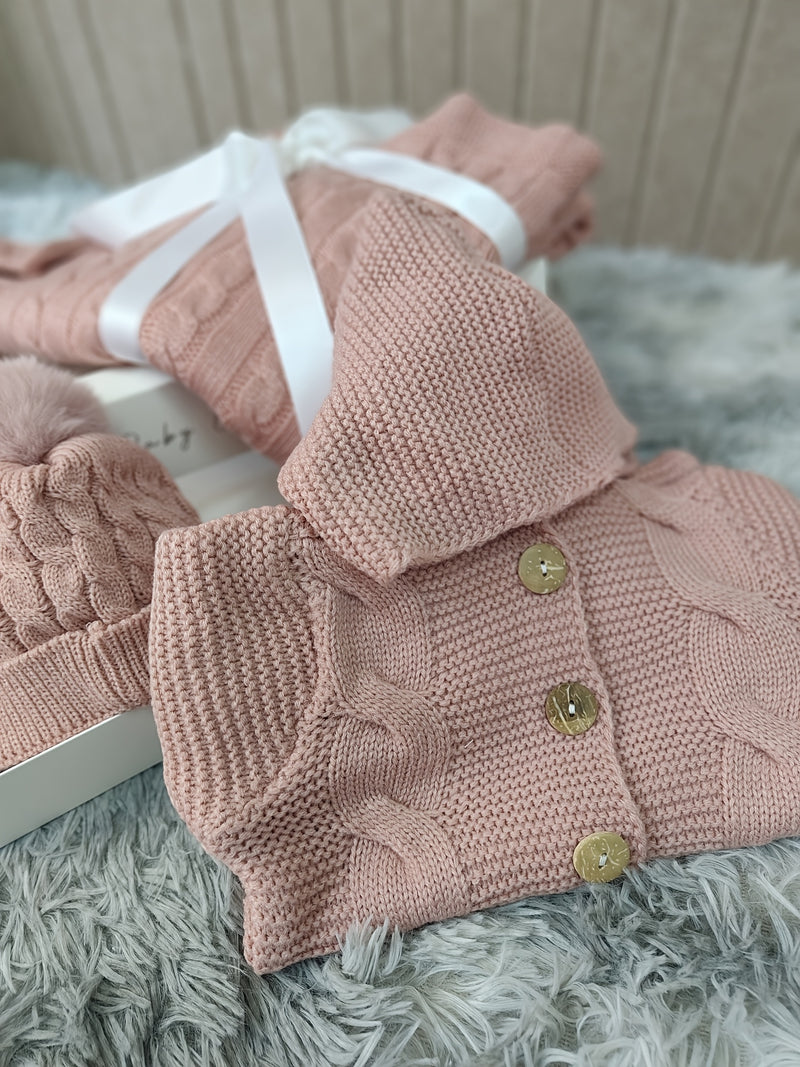 Gift for Newborns: a Warm Knitted Outfit for Winter.