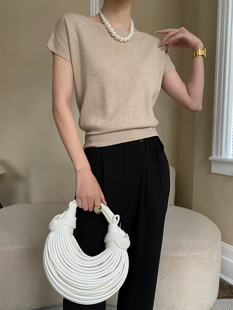 A Summer Women's Solid Color Fitted Short-Sleeve Top.