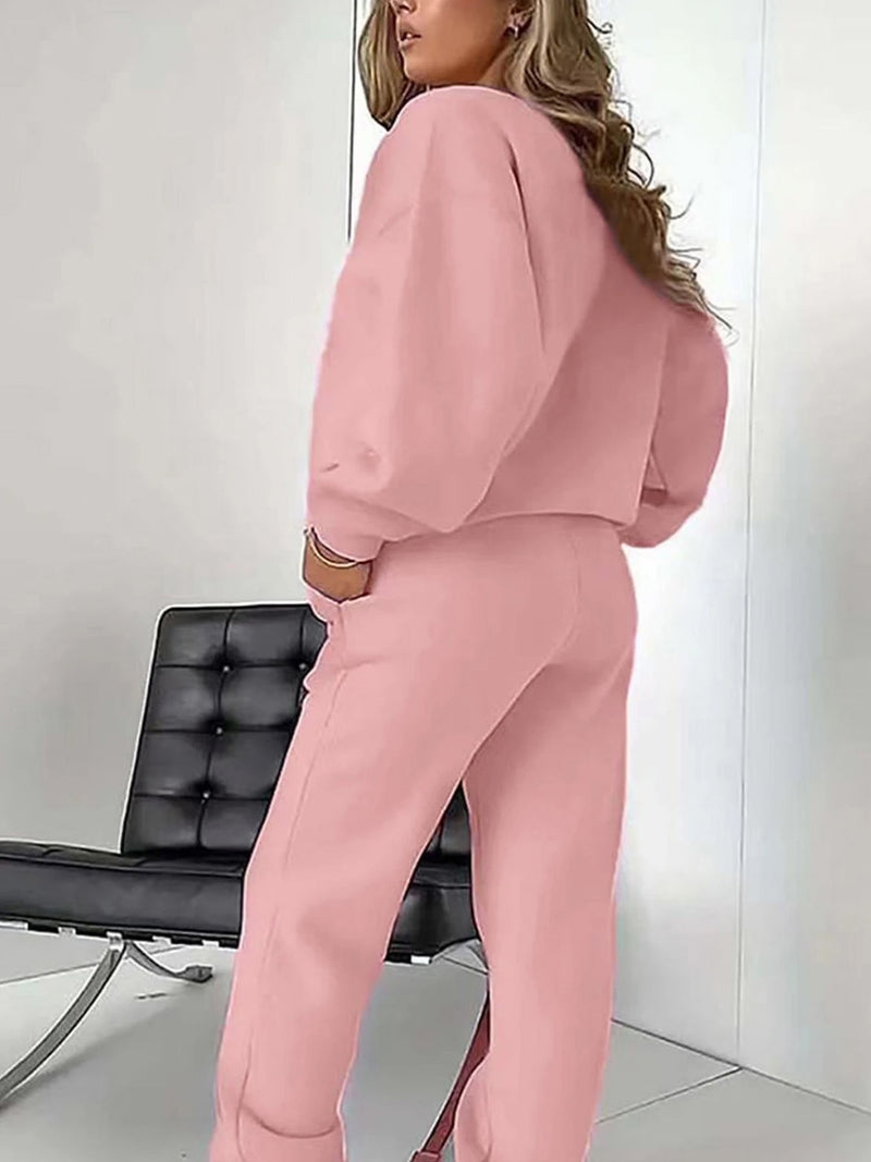 A Two-Piece Set for Women, Essential for Autumn And Winter.