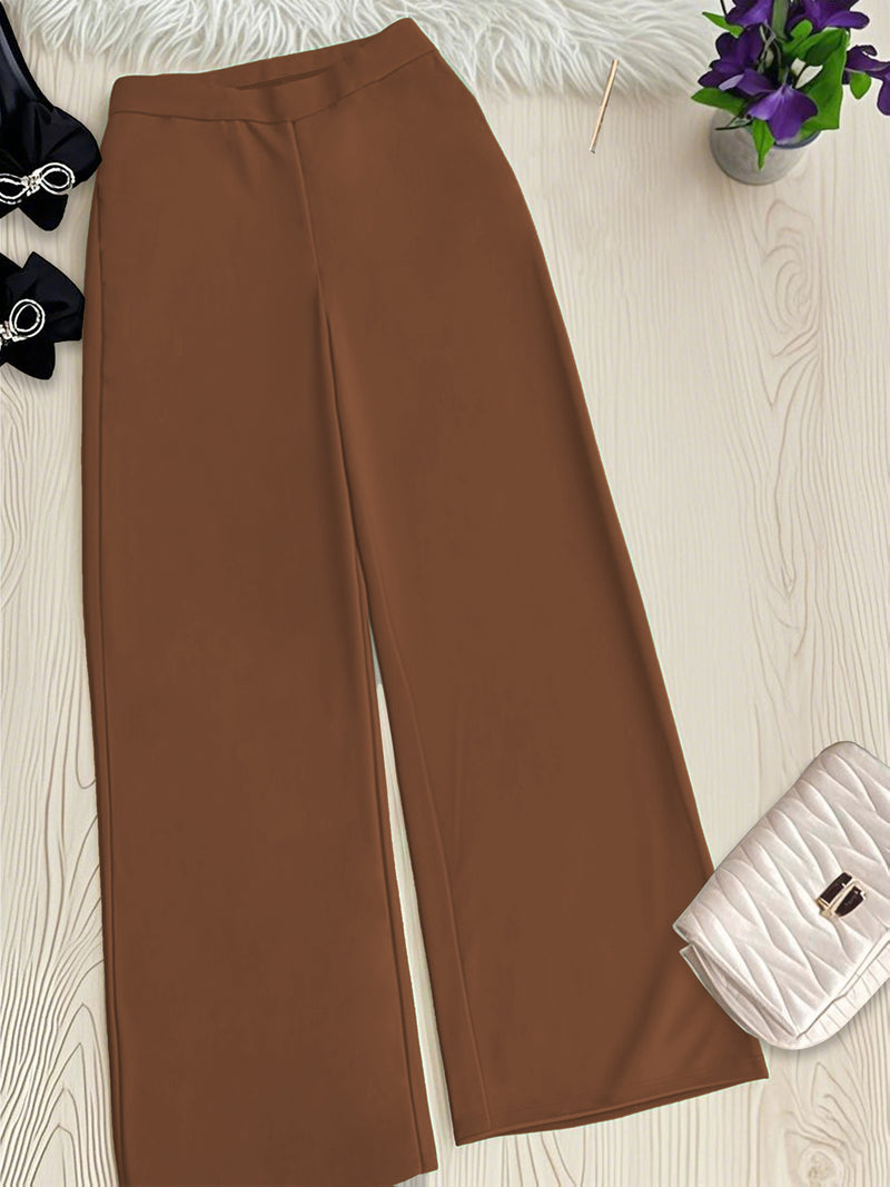 Women’s Two-Piece Set Featuring a Geometric Print Shirt And Solid Color Trousers.