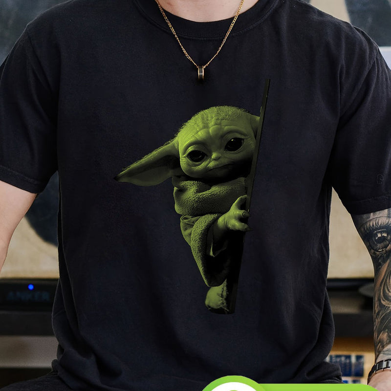 Men’s Star Wars The Mandalorian Grogu Watching Print T-shirt.