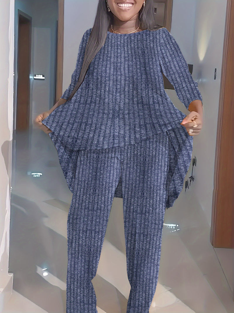 Women's Plus Size Fashion Round Neck Two-Piece Outfit.