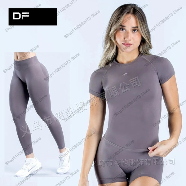 Women's two-piece yoga outfit, consisting of a short-sleeved top and high-waisted.