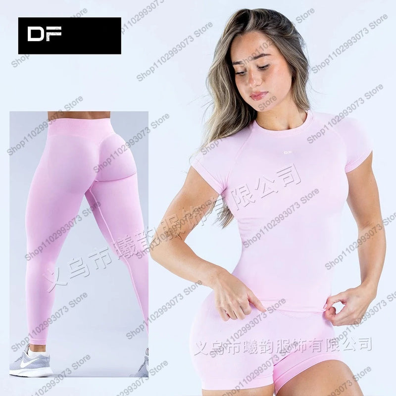 Women's two-piece yoga outfit, consisting of a short-sleeved top and high-waisted.