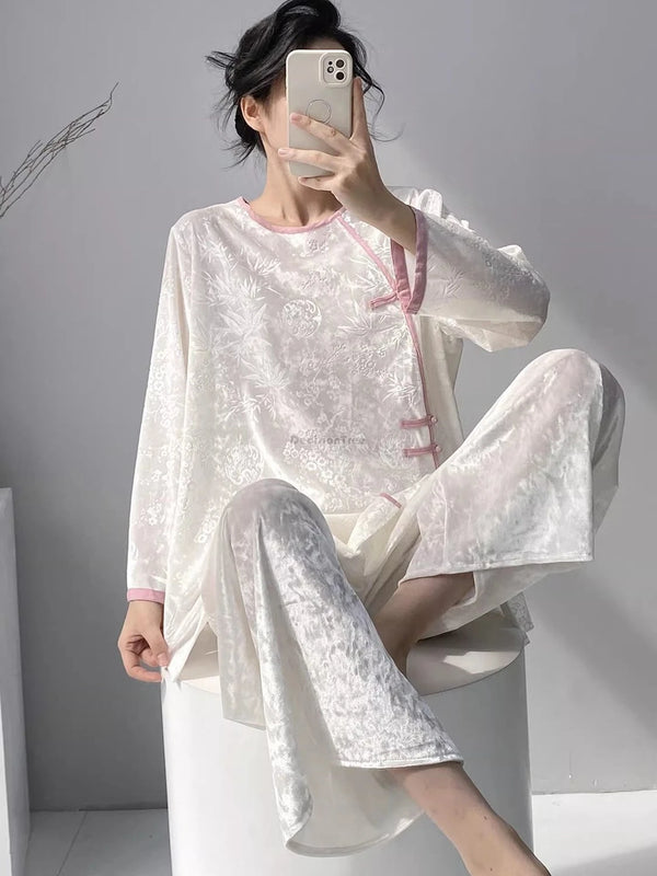 Women's spring and autumn home wear pajamas set.
