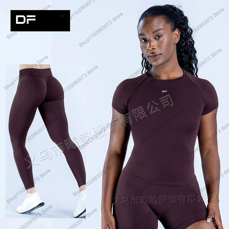 Women's two-piece yoga outfit, consisting of a short-sleeved top and high-waisted.