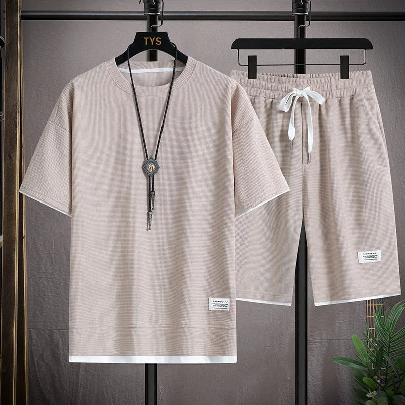 Men's short sleeved T-shirt and sports shorts set casual sportswear.