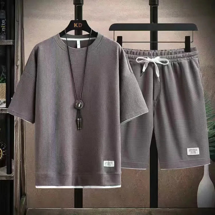 Men's short sleeved T-shirt and sports shorts set casual sportswear.