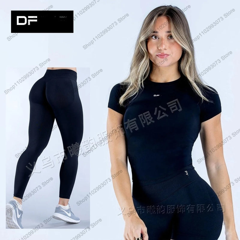 Women's two-piece yoga outfit, consisting of a short-sleeved top and high-waisted.