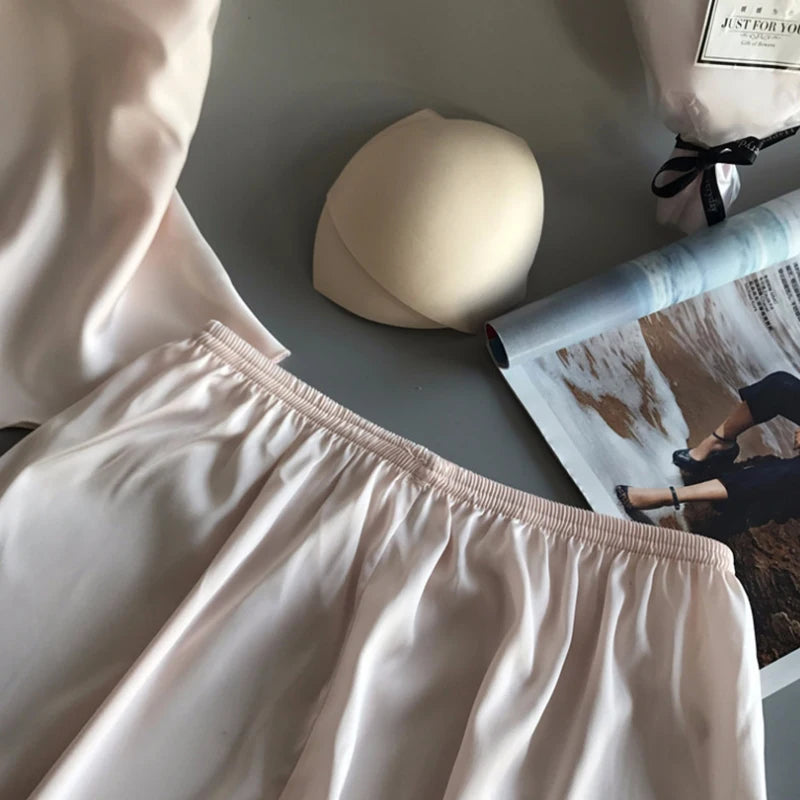 1 set of women's sleepwear set, fashionable V-neck lace sexy sleepwear.