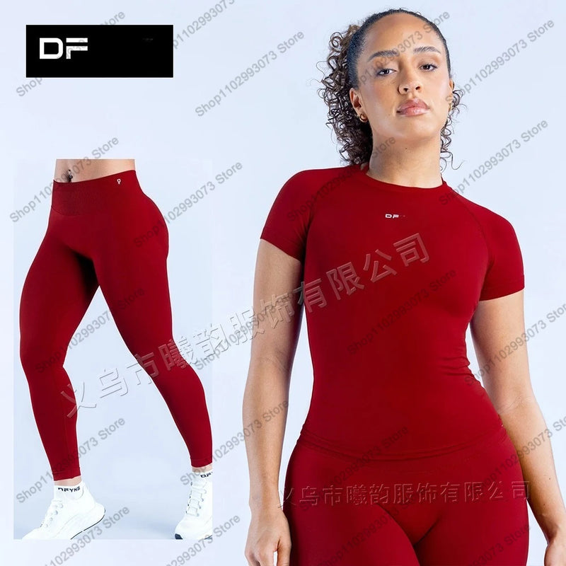 Women's two-piece yoga outfit, consisting of a short-sleeved top and high-waisted.