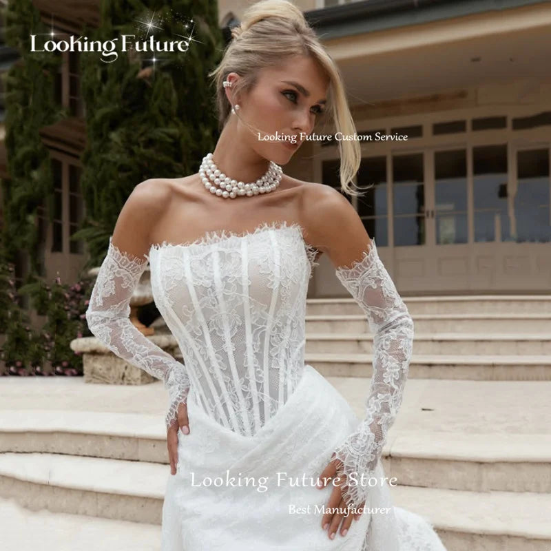Women’s Customized Luxury Lace Appliques Mermaid Wedding Dresses.