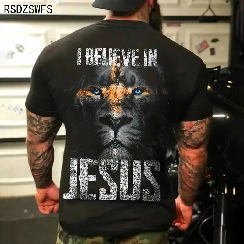 Summer Men's fashionable comfortable breathable round neck T-shirt.