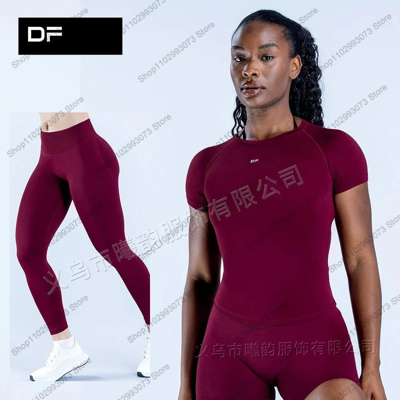 Women's two-piece yoga outfit, consisting of a short-sleeved top and high-waisted.