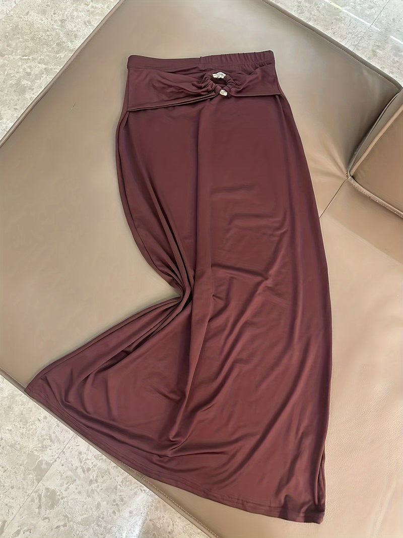 A Stylish And Sophisticated Set Featuring a Backless Halter Neck.