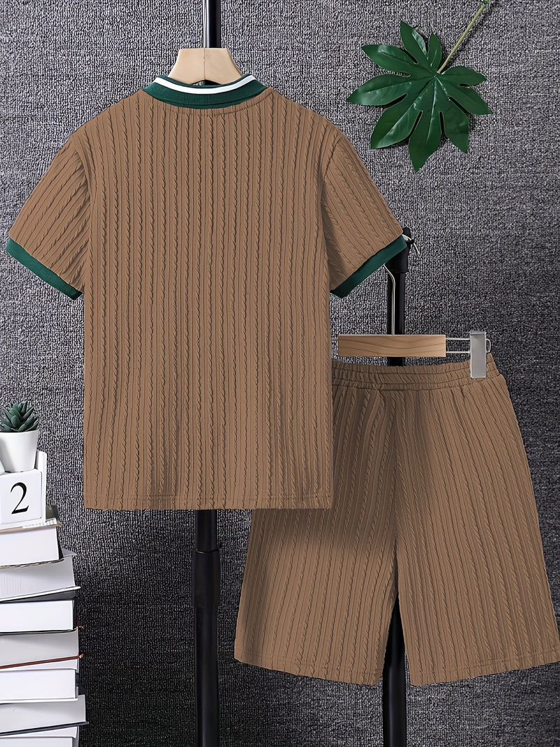 Men'S Casual Fashion Set Featuring a Top And Shorts.