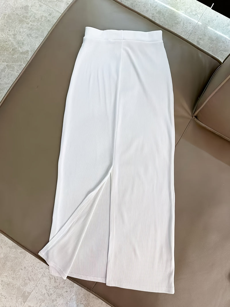 Elegant And Stylish Lady'S Commuting Outfit.