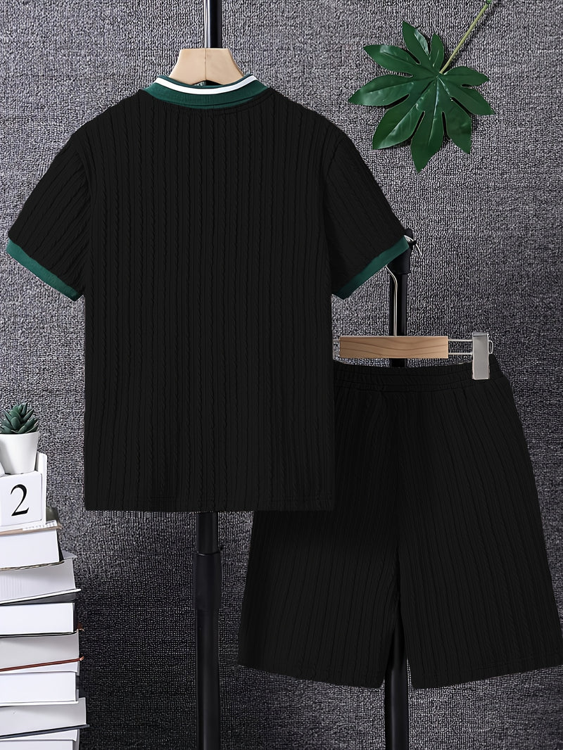 Men'S Casual Fashion Set Featuring a Top And Shorts.