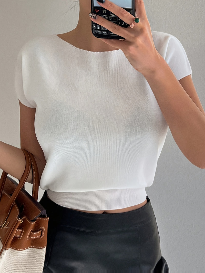 A Summer Women's Solid Color Fitted Short-Sleeve Top.