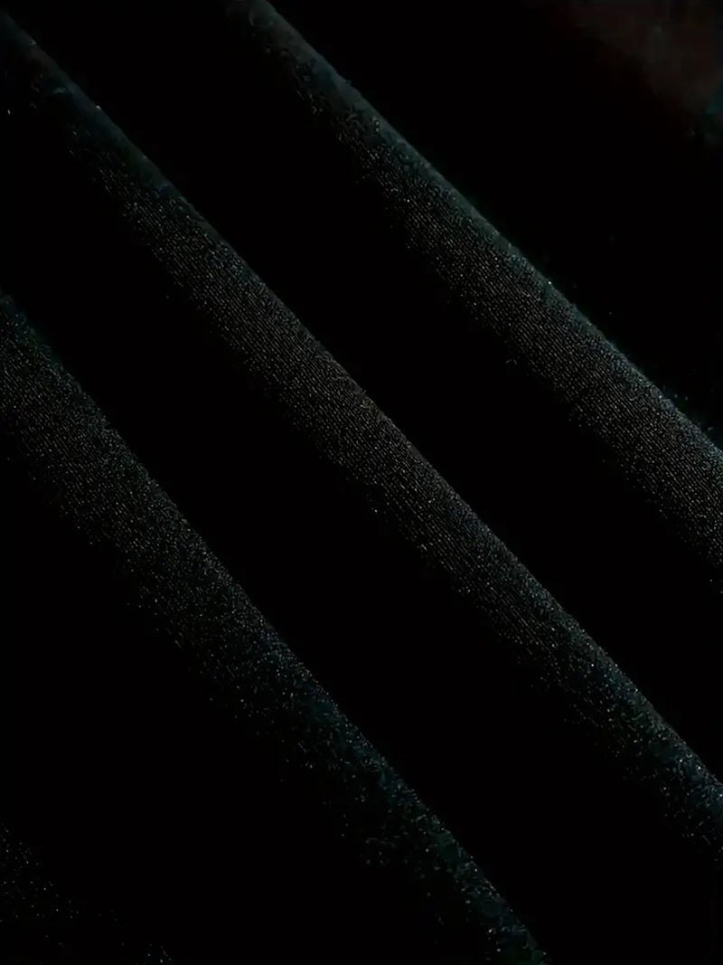 A Two-Piece Set for Women, Essential for Autumn And Winter.