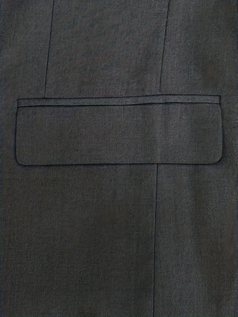 A Men'S Two-Piece Suit Featuring a Easy And Stylish Design.