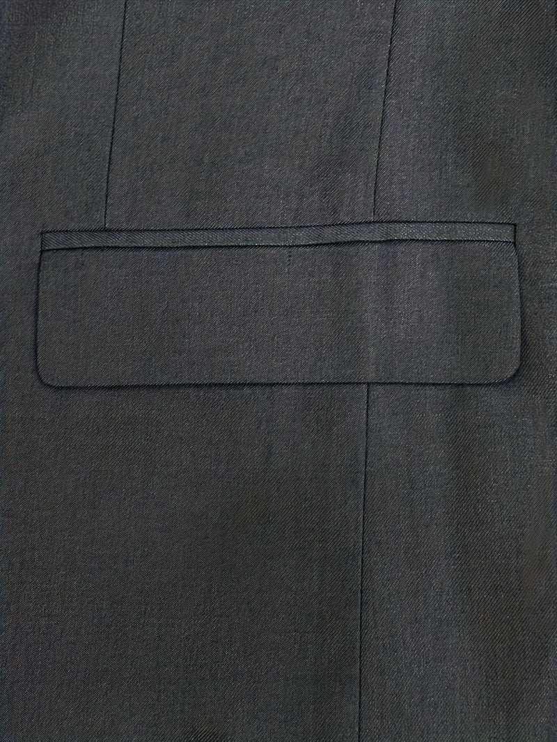 A Men'S Two-Piece Suit Featuring a Easy And Stylish Design.
