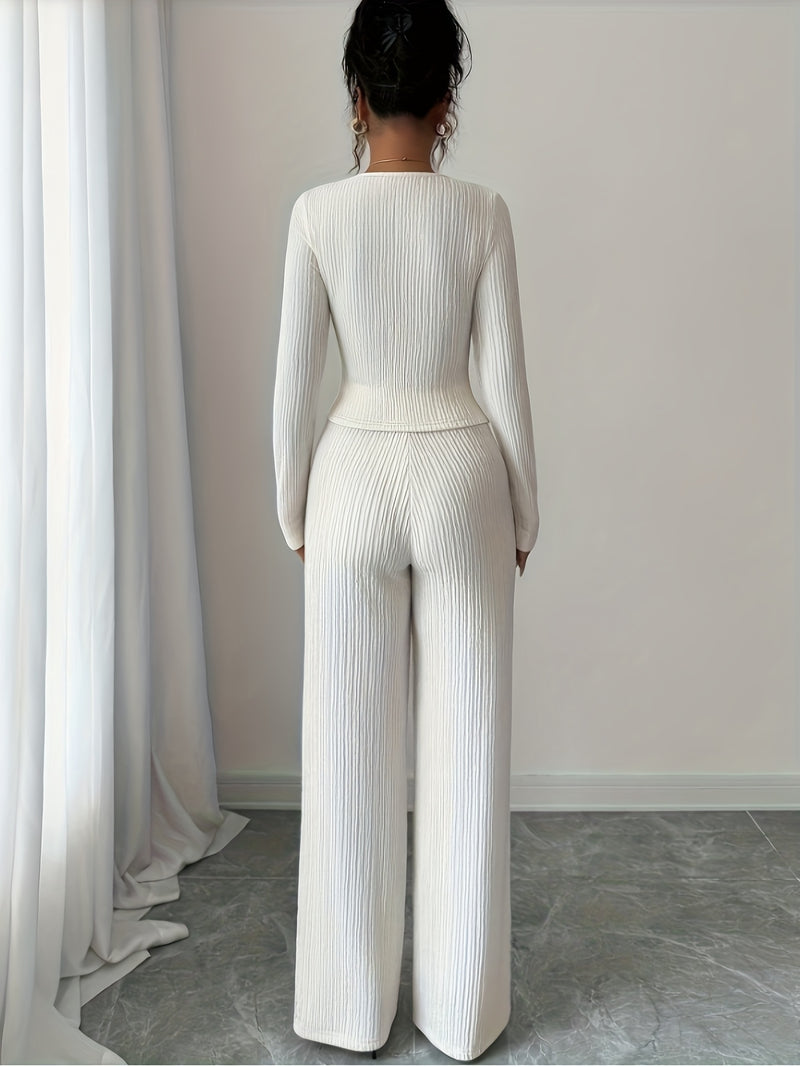 Women's Fashion Features an Elegant Two-Piece Set.