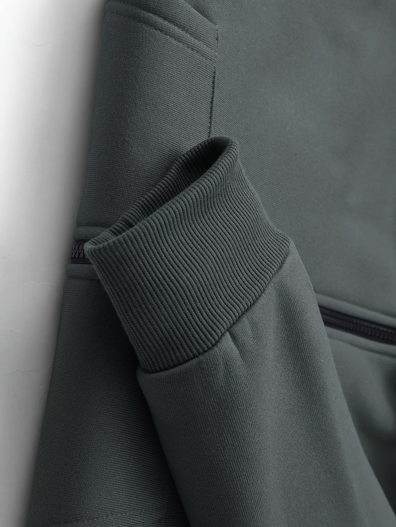 Men’s New Trendy Fashion Zip-Up Hoodie and Loose Cargo Pants.